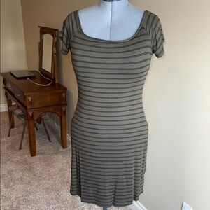 George Green Sheath Mini Dress Scoop Neck Short Sleeve